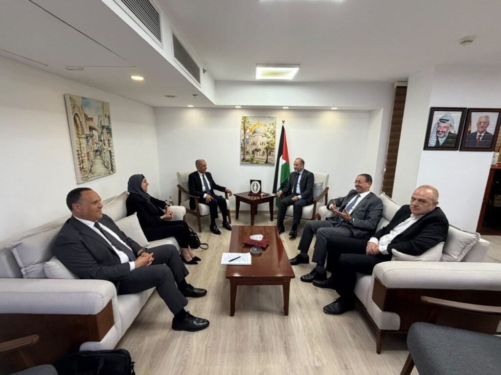 المركز الفلسطيني للبحوث والدراسات الاستراتيجية في زيارة إلى سفارة دولة فلسطين بالقاهرة