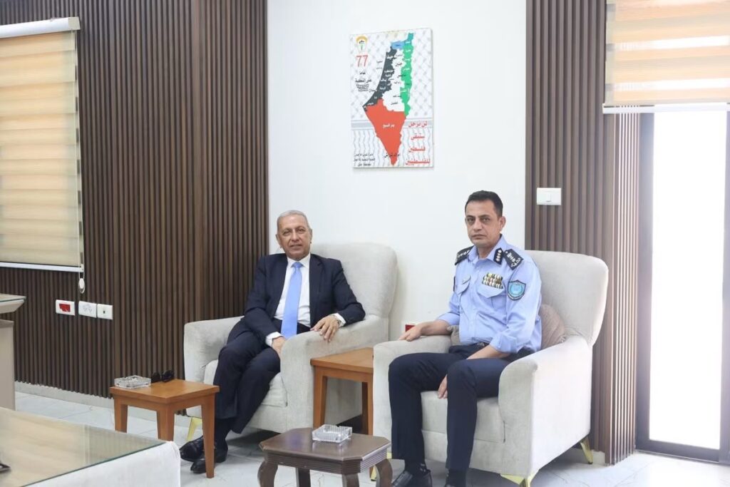 المركز الفلسطيني للبحوث والدراسات الاستراتيجية في زيارة الشرطة الفلسطينية في جنين