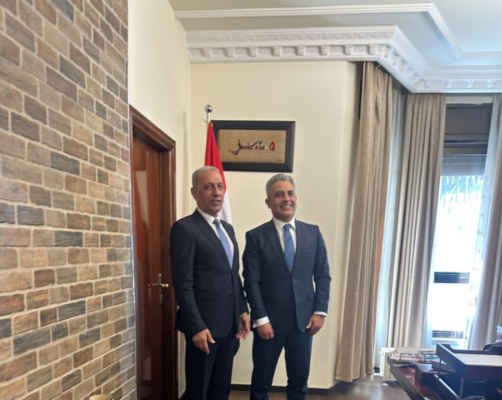 السفير المصري لدى فلسطين يستقبل رئيس المركز الفلسطيني للبحوث والدراسات الاستراتيجية ويبحث معه التطورات الفلسطينية والإقليمية.