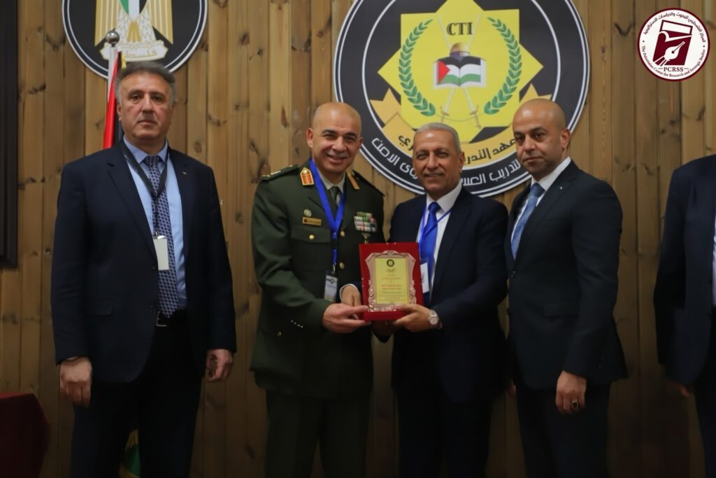 الدكتور محمد المصري رئيس المركز الفلسطيني للبحوث والدراسات الاستراتيجية يشارك في المؤتمر الرابع للتدريب بعنوان ( الاعلام في عصر التحول الرقمي : صياغة السردية السيادية وتعزيز الوعي كركيزة للامن الشامل) في هيئة التدريب العسكري